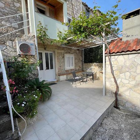 Studio Apartment Klaric Vis Esterno foto
