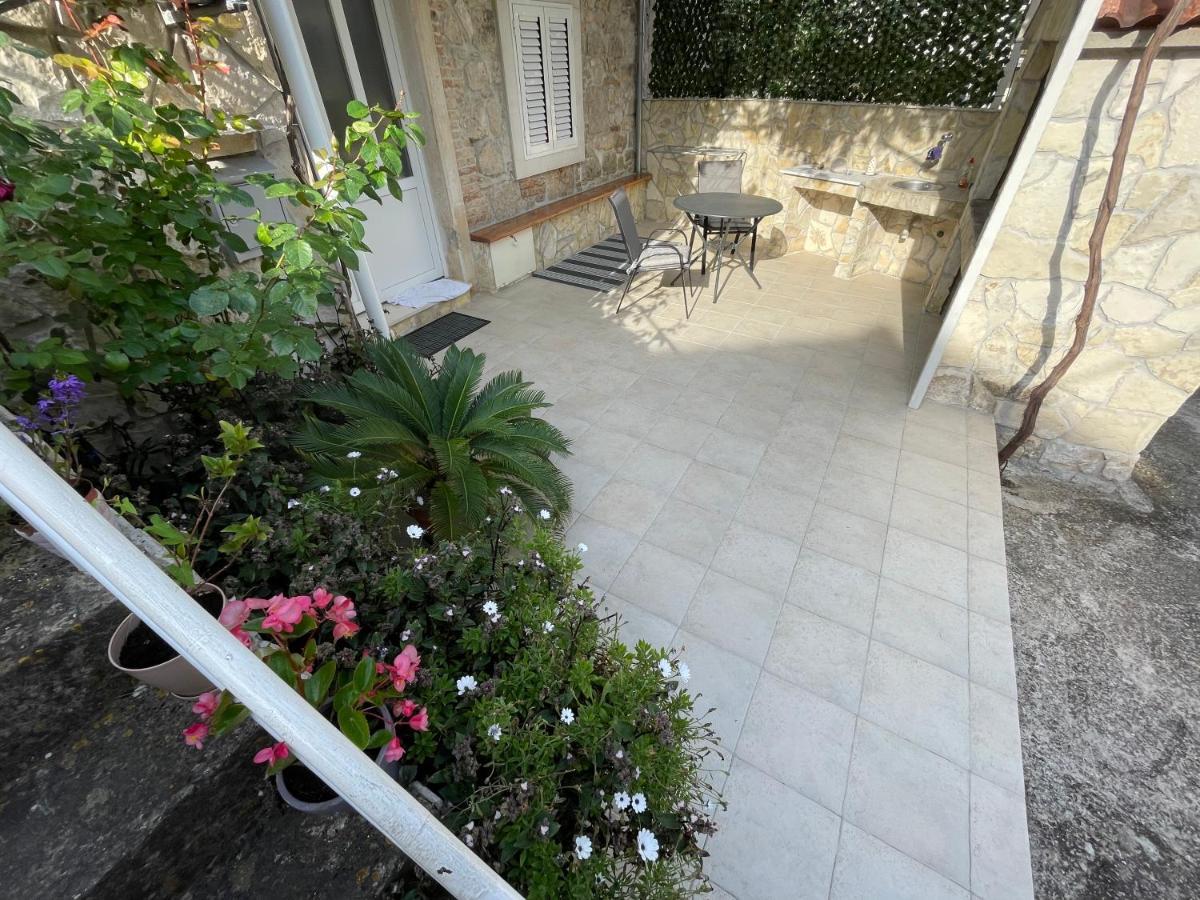 Studio Apartment Klaric Vis Esterno foto