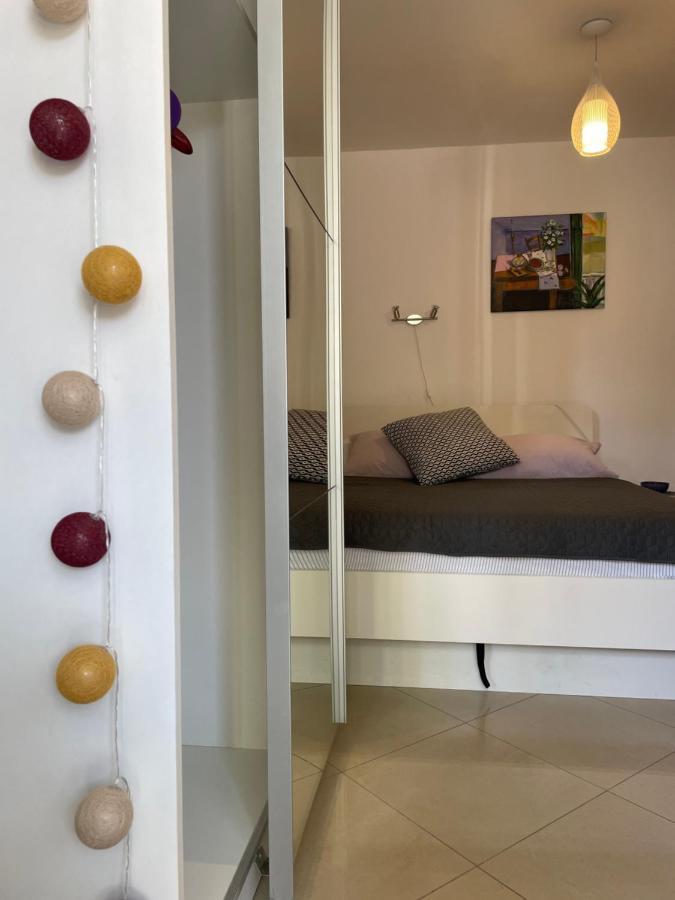 Studio Apartment Klaric Vis Esterno foto