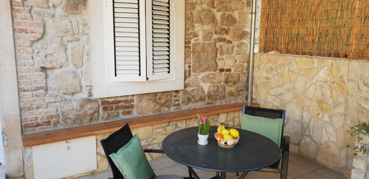 Studio Apartment Klaric Vis Esterno foto